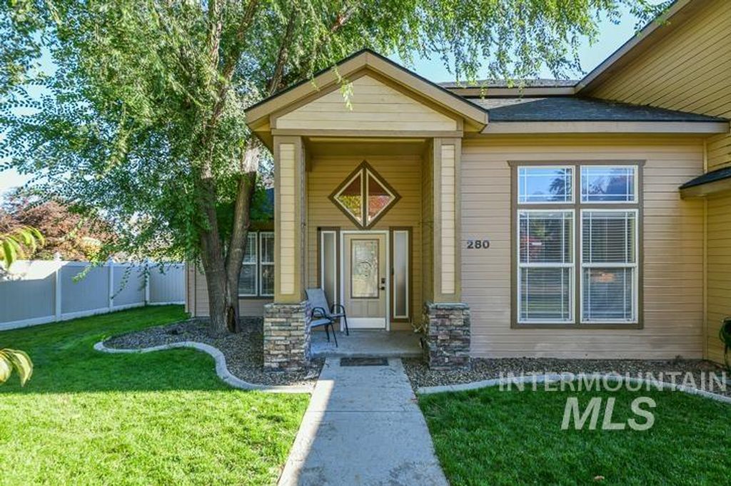 Photo of 280 E Sunrise Rim Rd, Nampa, ID 83686 (MLS # 98964193)