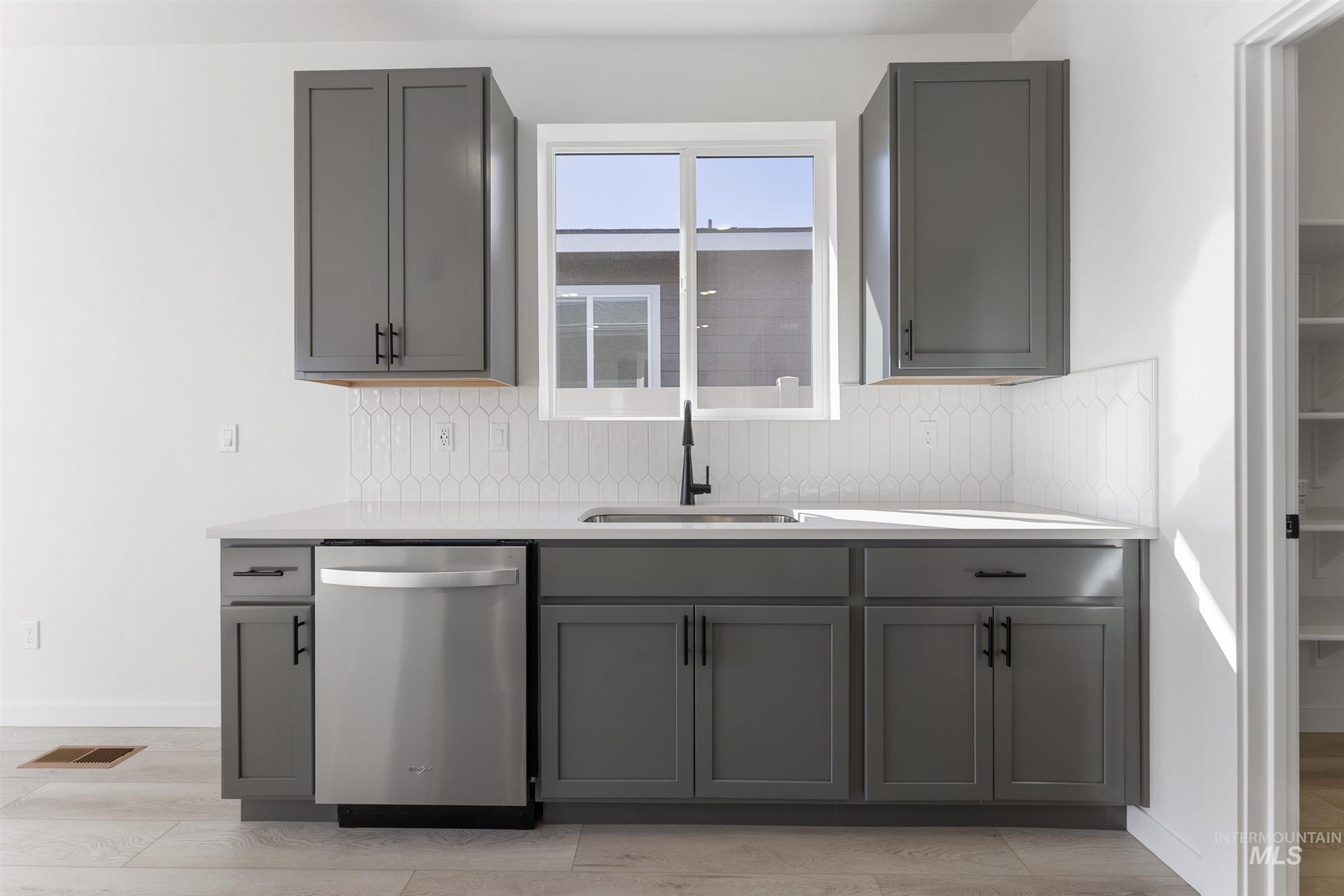 862 E Exploration Dr