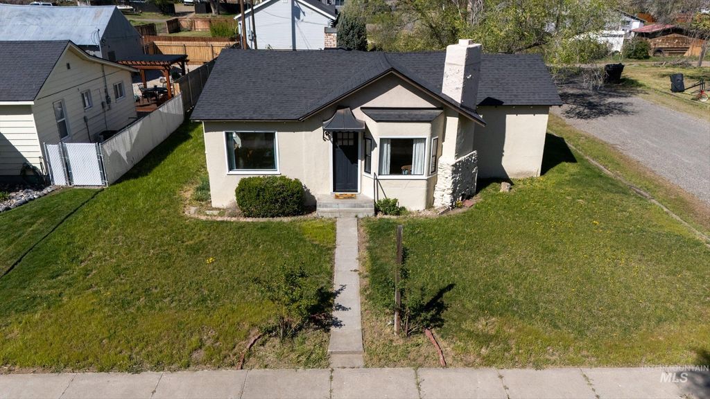 Photo of 285 N Alton Ave, Glenns Ferry, ID 83623 (MLS # 98984510)