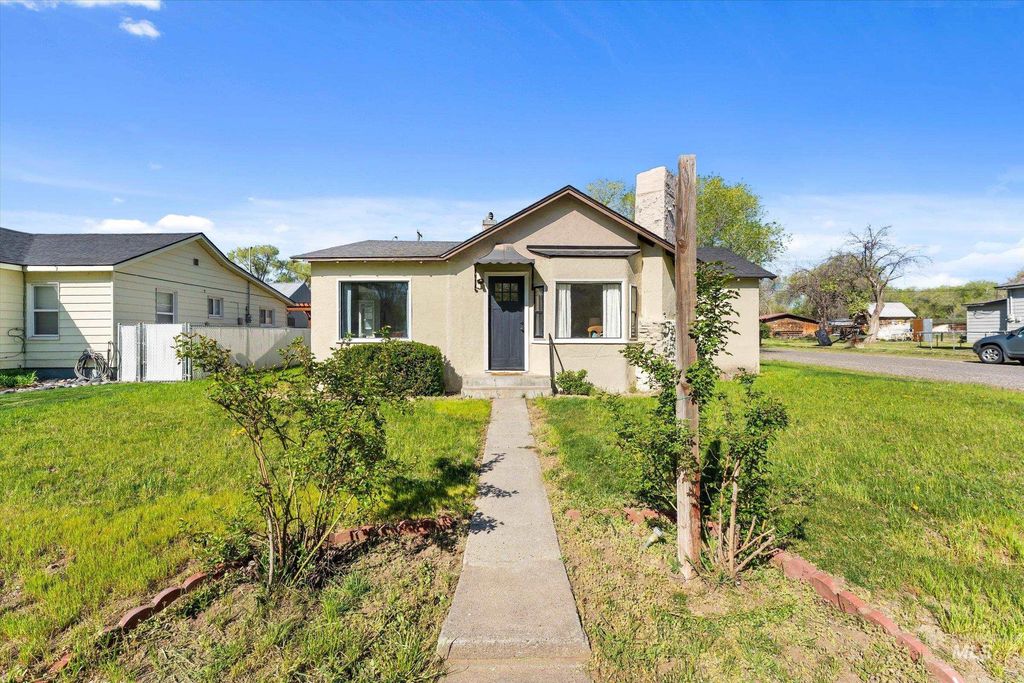 Photo of 285 N Alton Ave, Glenns Ferry, ID 83623 (MLS # 98984510)