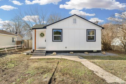 Photo of 1033 Nevada St, Gooding, ID 83330 (MLS # 98971184)