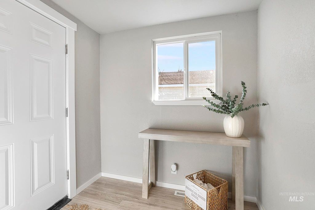 Photo of 1033 Nevada St, Gooding, ID 83330 (MLS # 98971184)