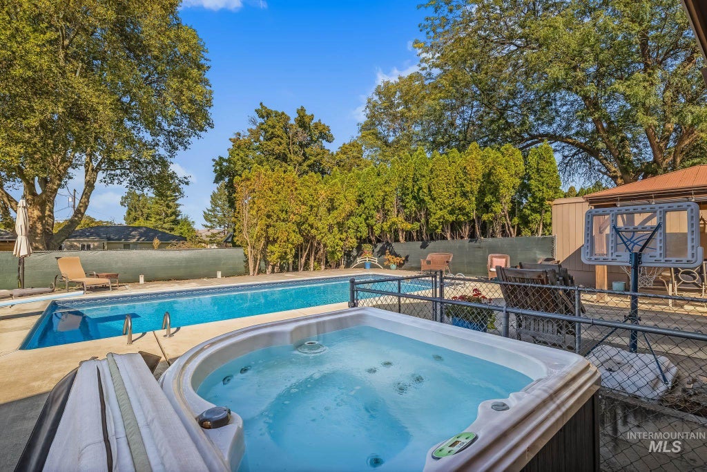 Photo of 421 Park Drive, Lewiston, ID 83501 (MLS # 99001731)