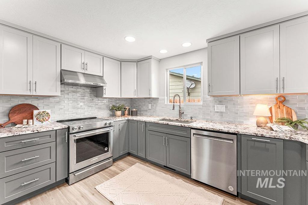 Photo of 670 S Berwick Dr, Boise, ID 83706 (MLS # 98986245)