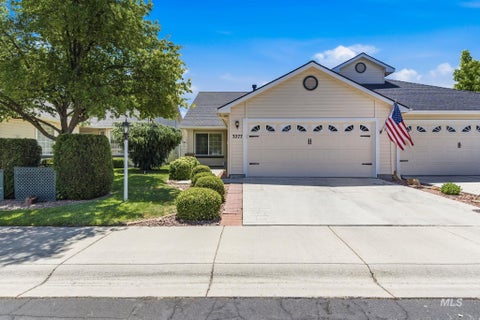 Photo of 3277 W Fieldstream Ln, Meridian, ID 83646 (MLS # 98989952)