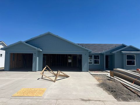 Photo of 980 Campbell St, Vale, OR 97918 (MLS # 98984636)