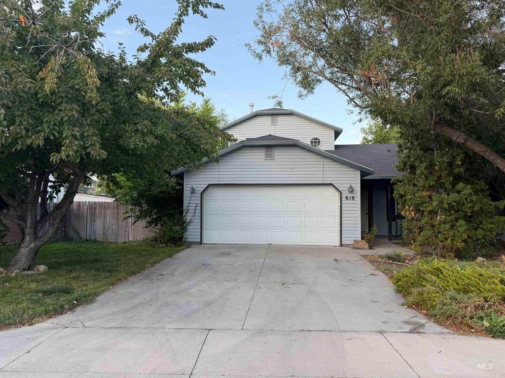Photo of 618 E Trail Creek Dr, Nampa, ID 83686 (MLS # 99000784)
