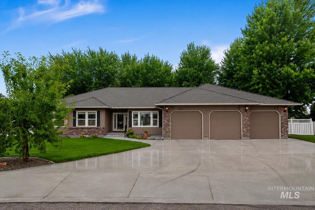 Photo of 1200 Tara Ct, Fruitland, ID 83619 (MLS # 98994948)