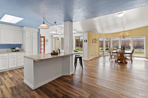 Photo of 711 W Elm St, Caldwell, ID 83605 (MLS # 98979892)