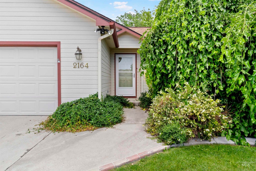 Photo of 2164 Julie Ln, Twin Falls, ID 83301 (MLS # 98994604)