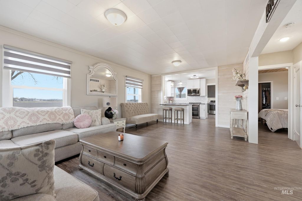 Photo of 9762 Deer Flat Rd, Nampa, ID 83686 (MLS # 98977414)