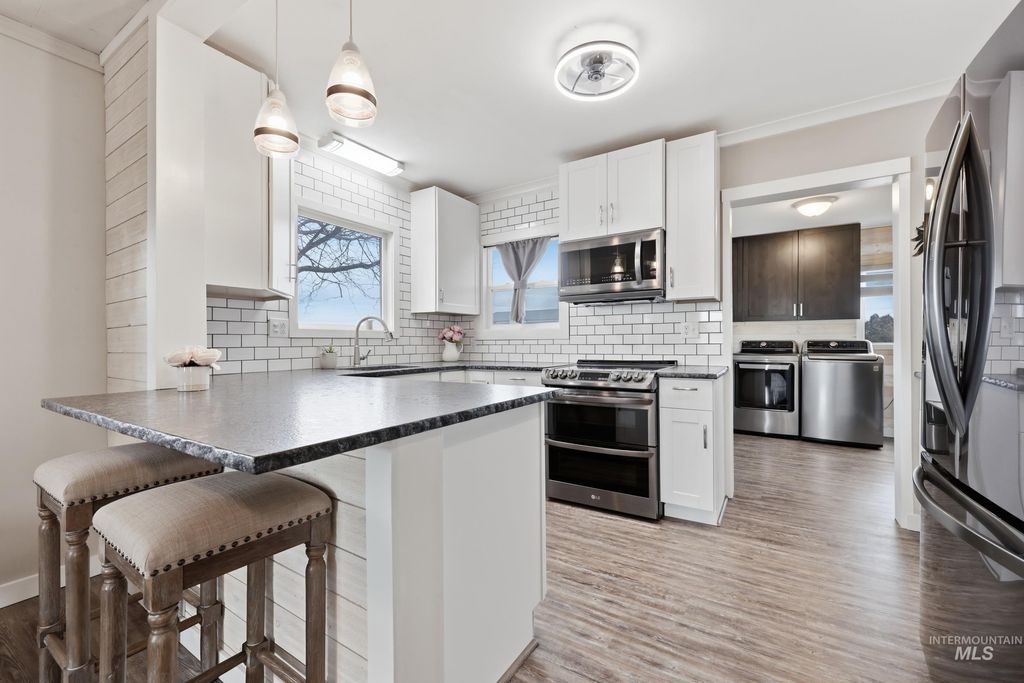 Photo of 9762 Deer Flat Rd, Nampa, ID 83686 (MLS # 98977414)