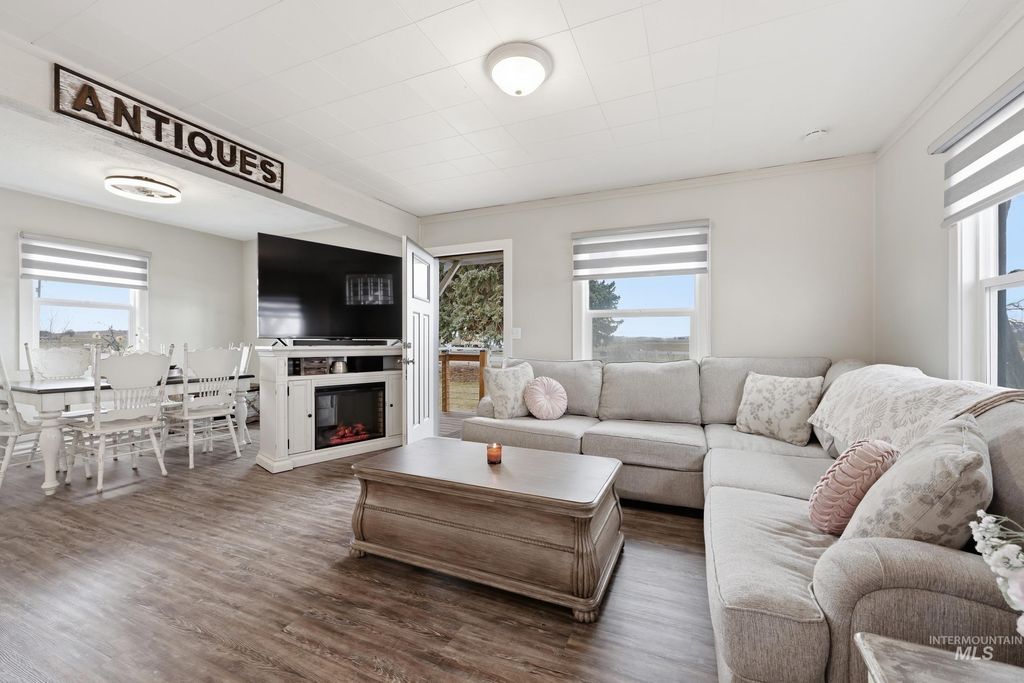 Photo of 9762 Deer Flat Rd, Nampa, ID 83686 (MLS # 98977414)