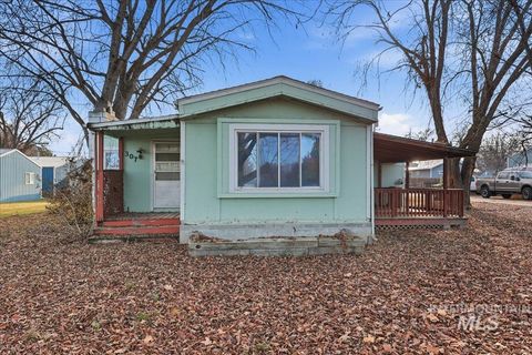 Photo of 307 W Canal St, New Plymouth, ID 83655 (MLS # 98969817)