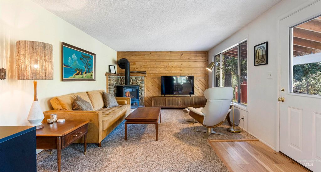 Photo of 3 Laguna Place, Cascade, ID 83611 (MLS # 98987473)