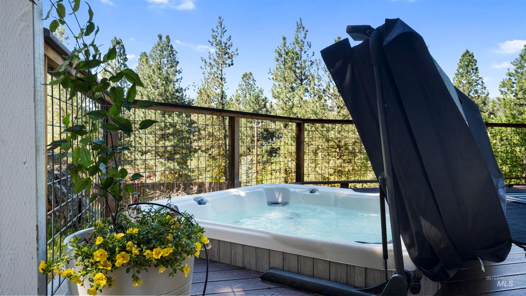 Photo of 3 Laguna Place, Cascade, ID 83611 (MLS # 98987473)
