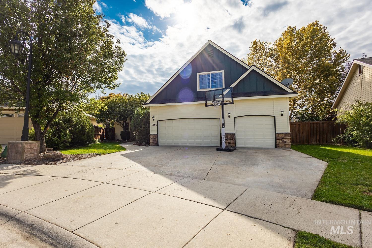 1661 W Puzzle Creek Dr.