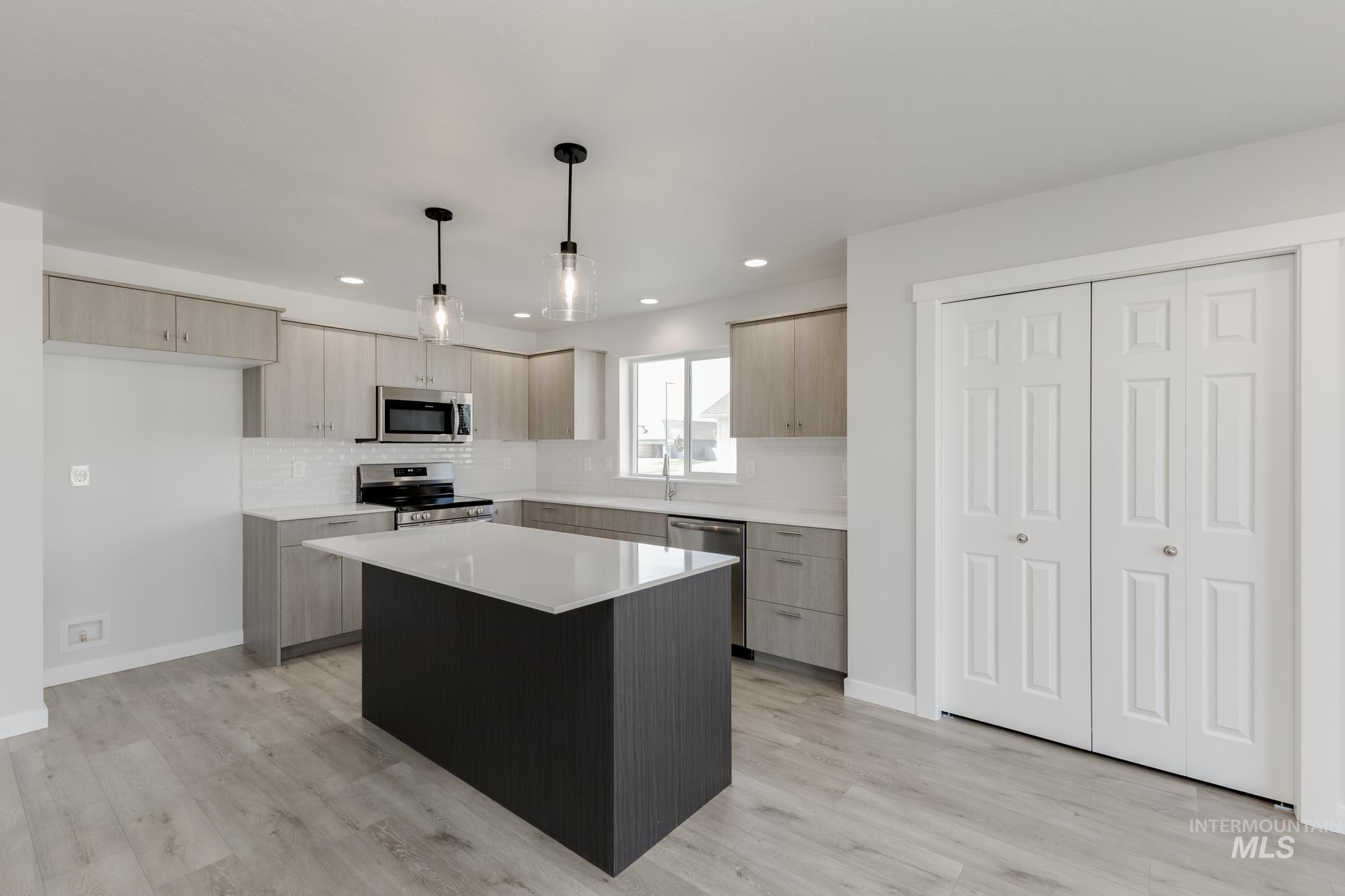 9176 W White Jasmine Ct