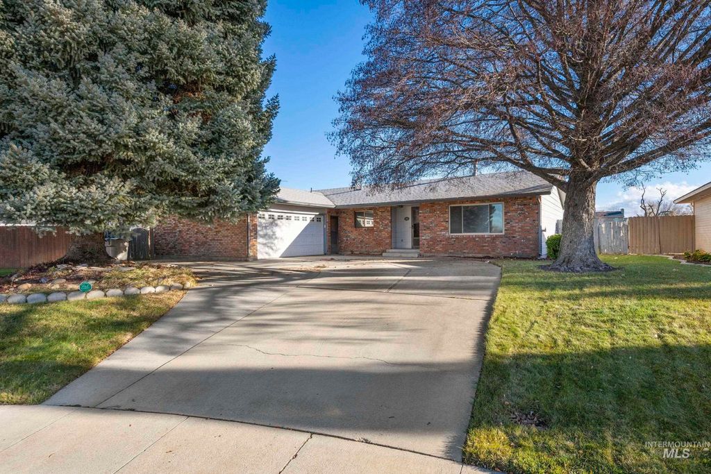 Photo of 80 S Heather Dr, Nampa, ID 83651 (MLS # 98970370)