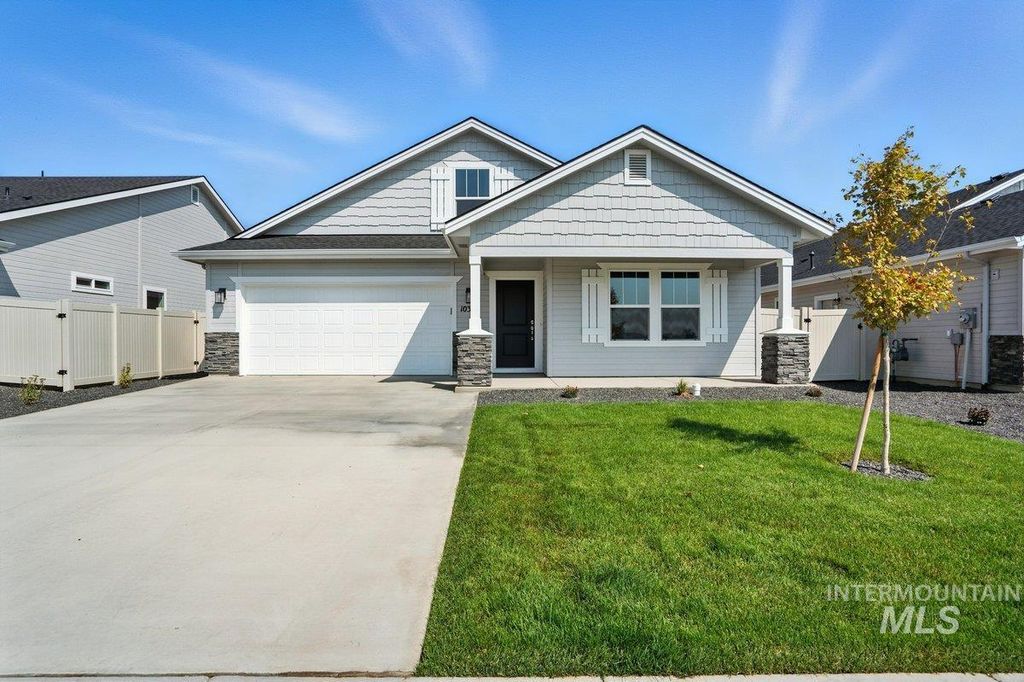 Photo of 1587 SW Silverstone Ave, Mountain Home, ID 83647 (MLS # 98966785)