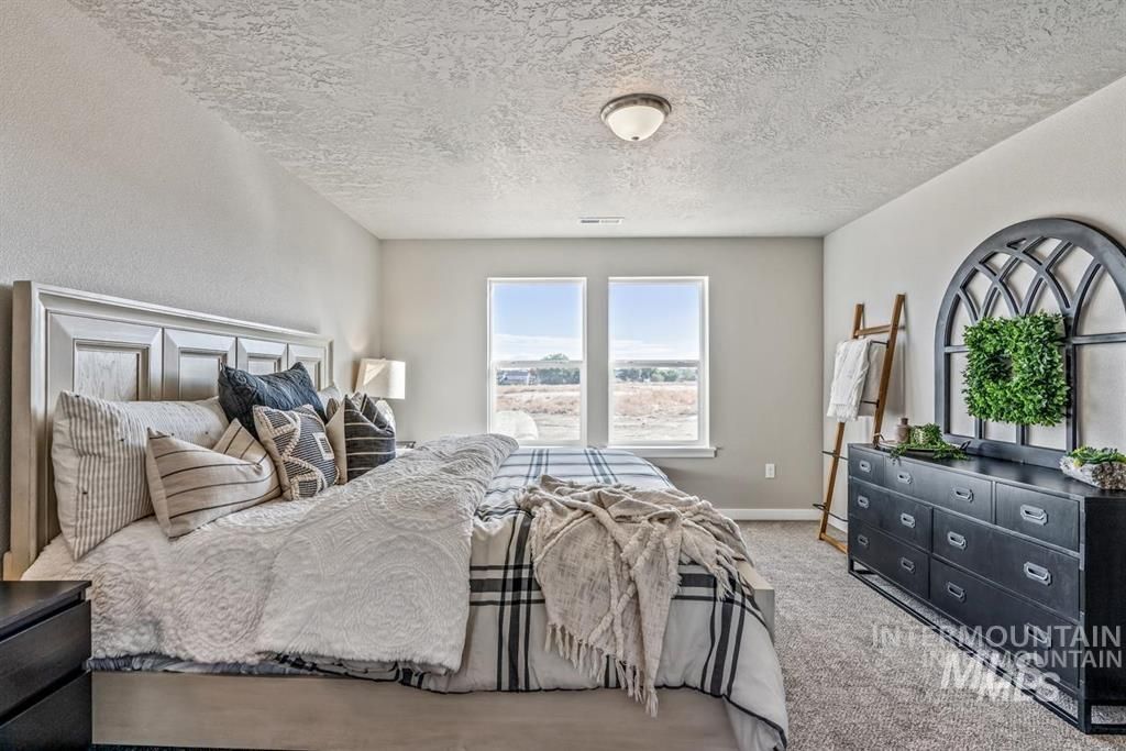 Photo of 1587 SW Silverstone Ave, Mountain Home, ID 83647 (MLS # 98966785)