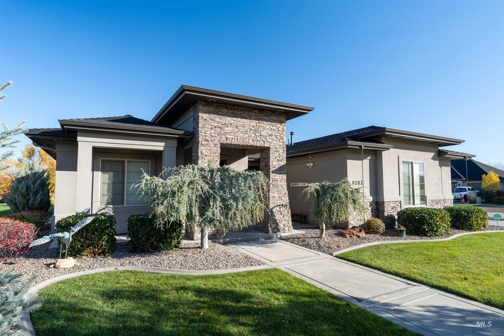 Photo of 9282 W Deerfawn Drive, Star, ID 83669 (MLS # 98965634)