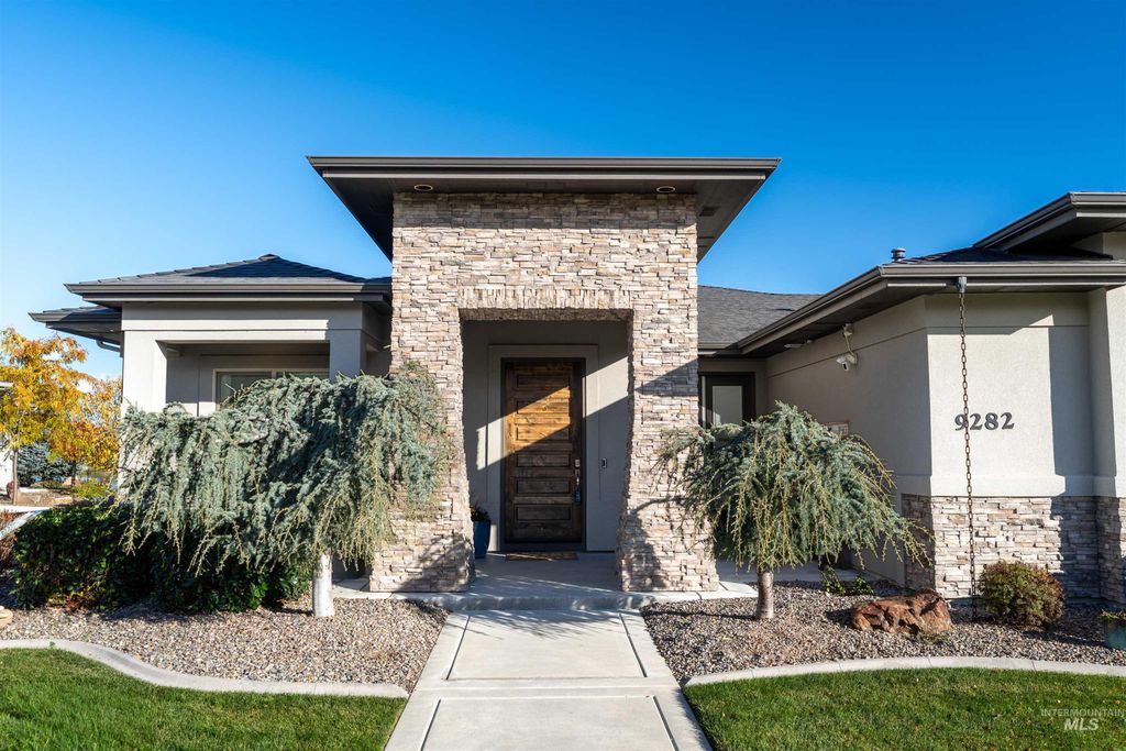 Photo of 9282 W Deerfawn Drive, Star, ID 83669 (MLS # 98965634)