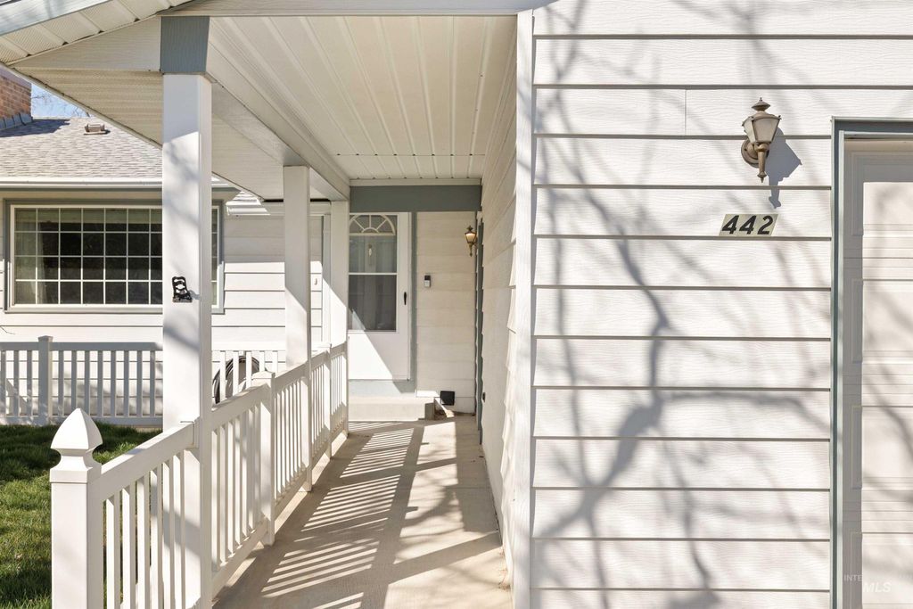 Photo of 442 Crestview Drive, Twin Falls, ID 83301 (MLS # 98982004)