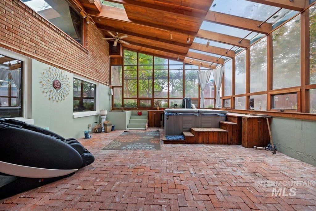 Photo of 385 Sunrise Blvd N, Twin Falls, ID 83301 (MLS # 98963914)