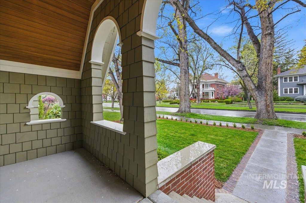 Photo of 1210 N Harrison Boulevard, Boise, ID 83702 (MLS # 98980860)