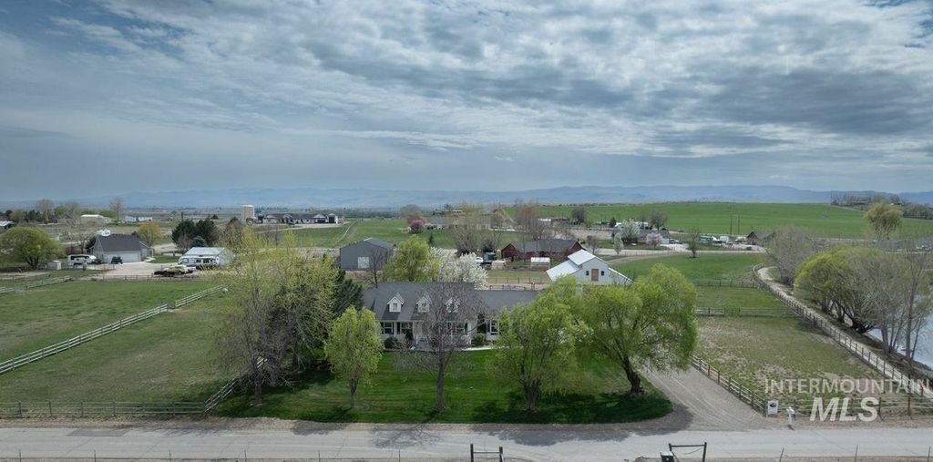 Photo of 2675 Kings Way Drive, Homedale, ID 83628 (MLS # 98980157)