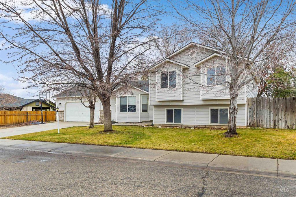 Photo of 814 S Redhead Ave, Meridian, ID 83642 (MLS # 98976473)