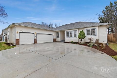 Photo of 2305 E Oakridge St, Boise, ID 83716 (MLS # 98978470)