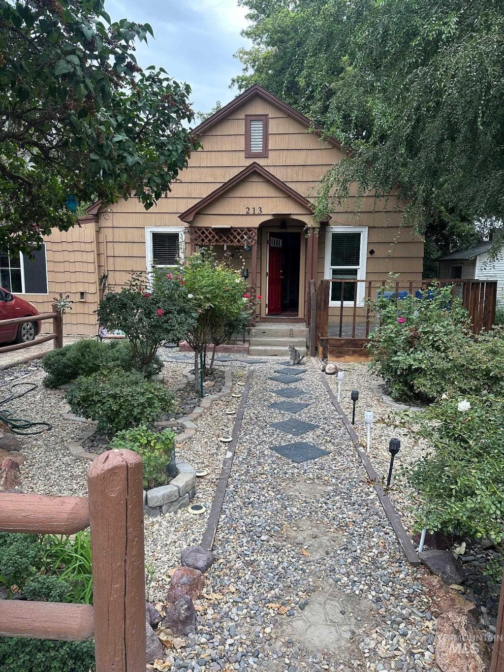 Photo of 213 E Montana AVE, Homedale, ID 83628 (MLS # 98999913)