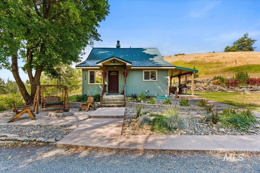 Photo of 1034 Browns Lane, Potlatch, ID 83855 (MLS # 98998311)