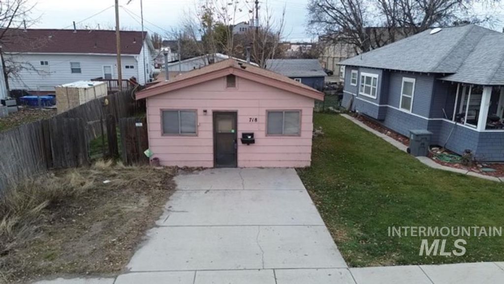 Photo of 718 E Belmont St, Caldwell, ID 83605 (MLS # 98969187)