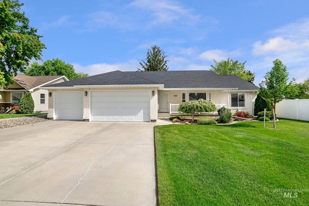 Photo of 1433 Julie Ln, Twin Falls, ID 83301 (MLS # 98986374)
