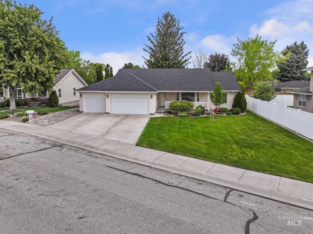 Photo of 1433 Julie Ln, Twin Falls, ID 83301 (MLS # 98986374)