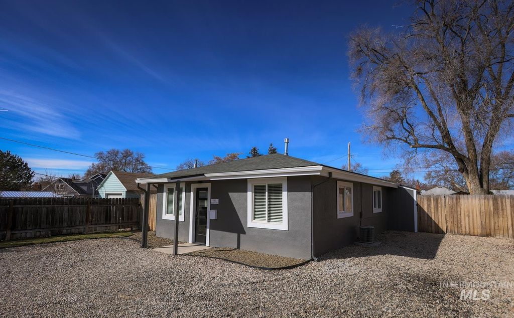 Photo of 1411 11th Avenue South Ave, Nampa, ID 83651 (MLS # 98975547)