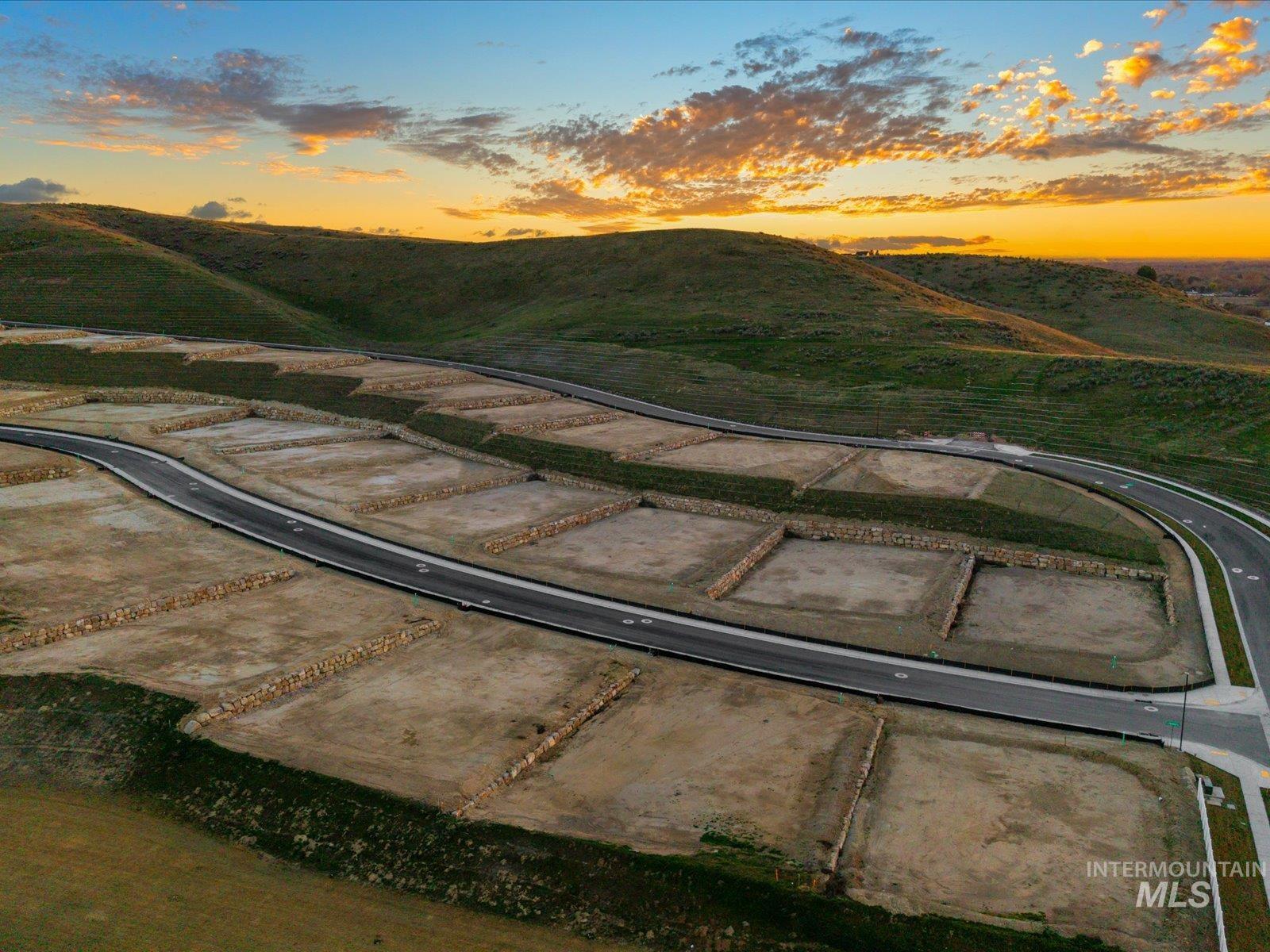 13400 N Summit View Way