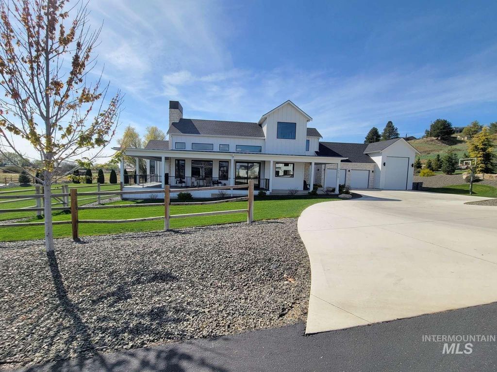 Photo of 10510 Ryken Meadows Ln, Star, ID 83669 (MLS # 98983610)