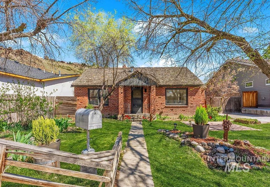 Photo of 426 N Bacon Dr, Boise, ID 83712 (MLS # 98981357)