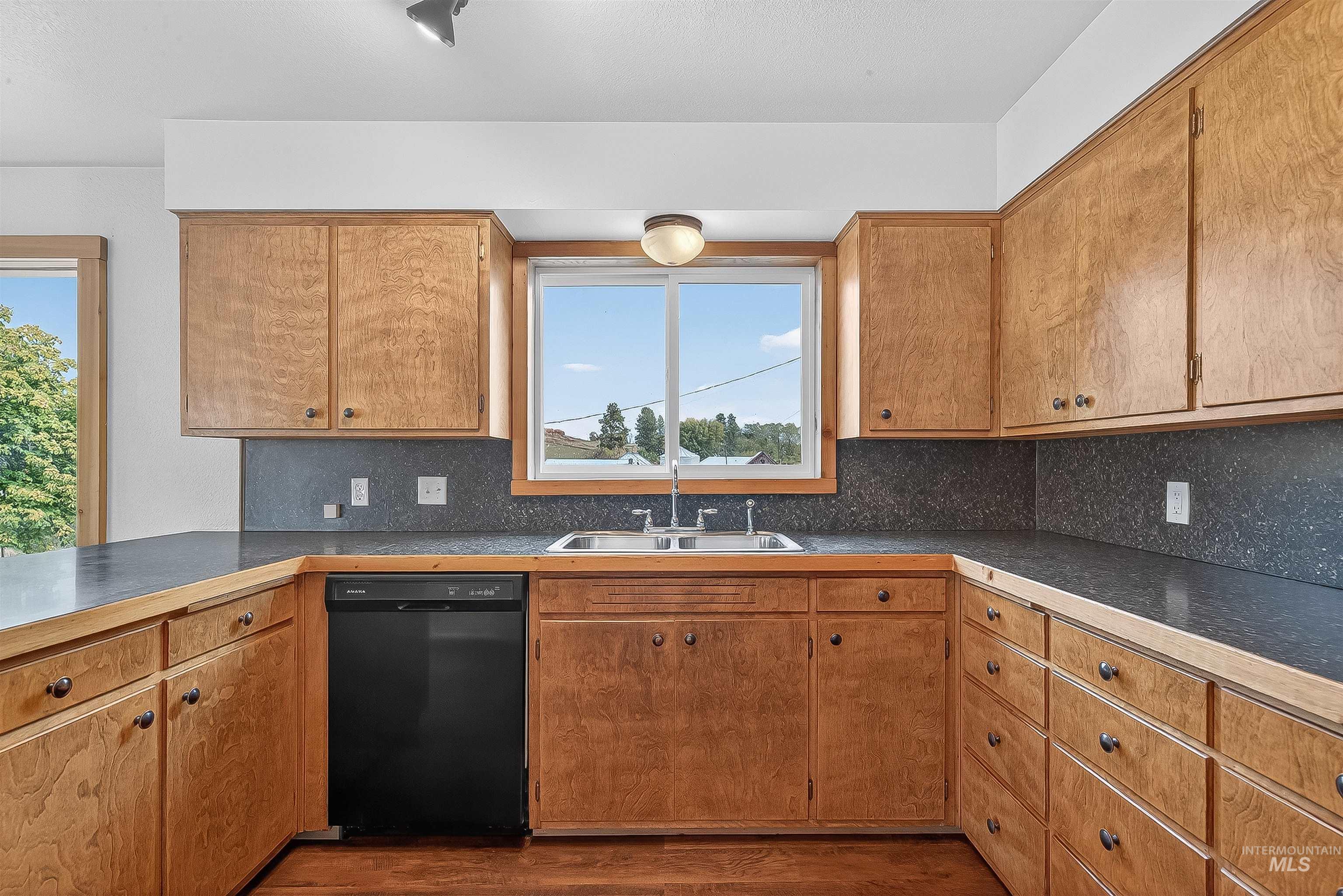 33818 North Rd