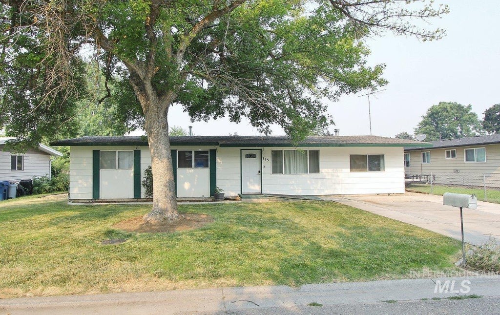 Photo of 115 N Rowena St, Nampa, ID 83651 (MLS # 99002737)