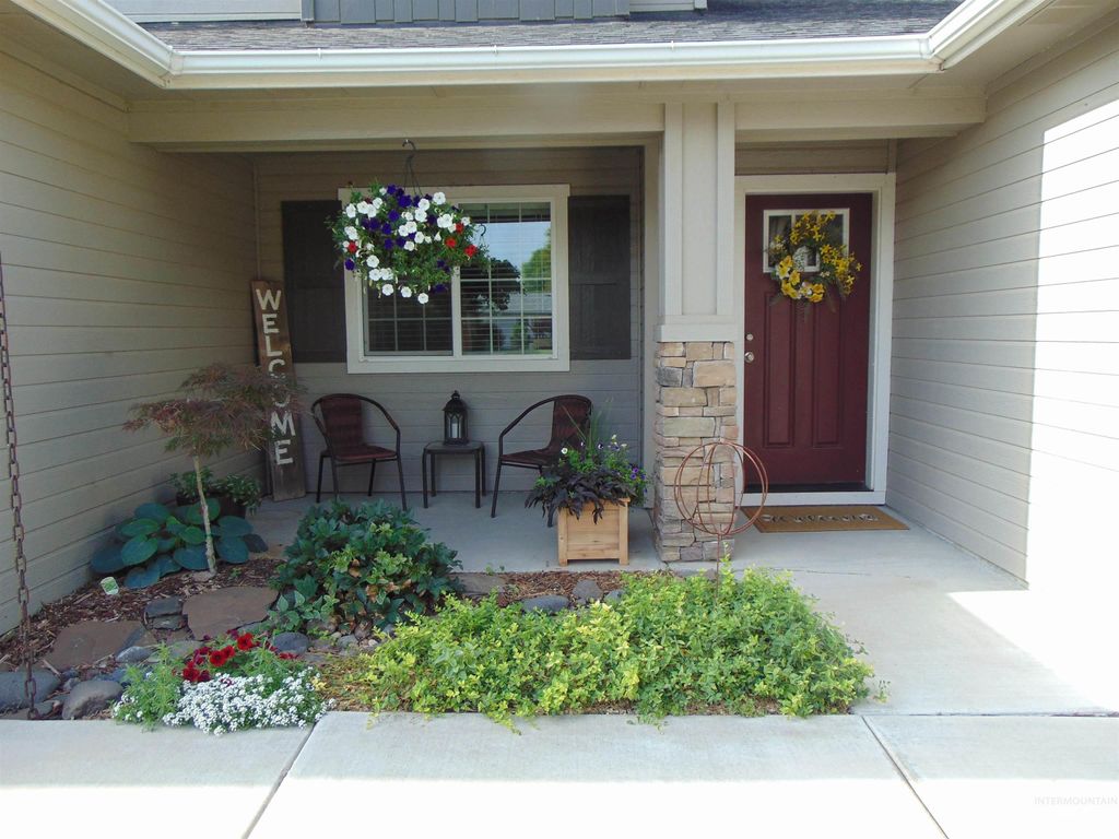 Photo of 983 South Street, Vale, OR 97918 (MLS # 98976701)