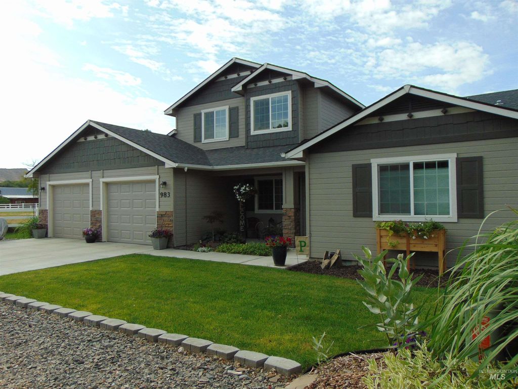 Photo of 983 South Street, Vale, OR 97918 (MLS # 98976701)