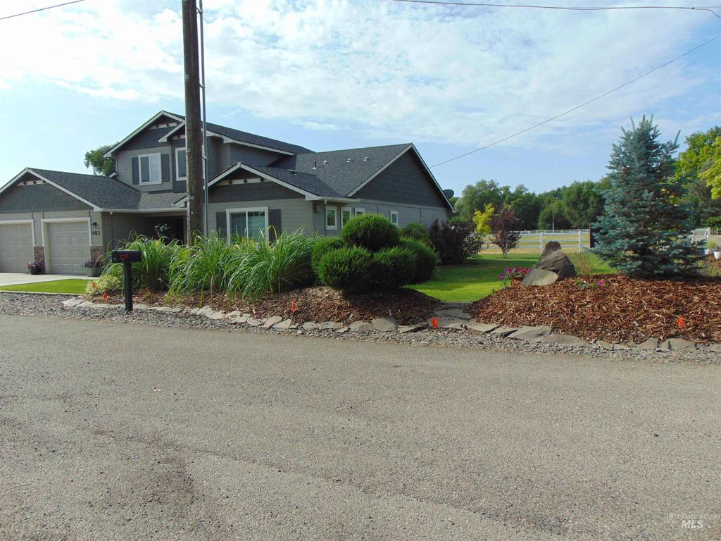 Photo of 983 South Street, Vale, OR 97918 (MLS # 98976701)