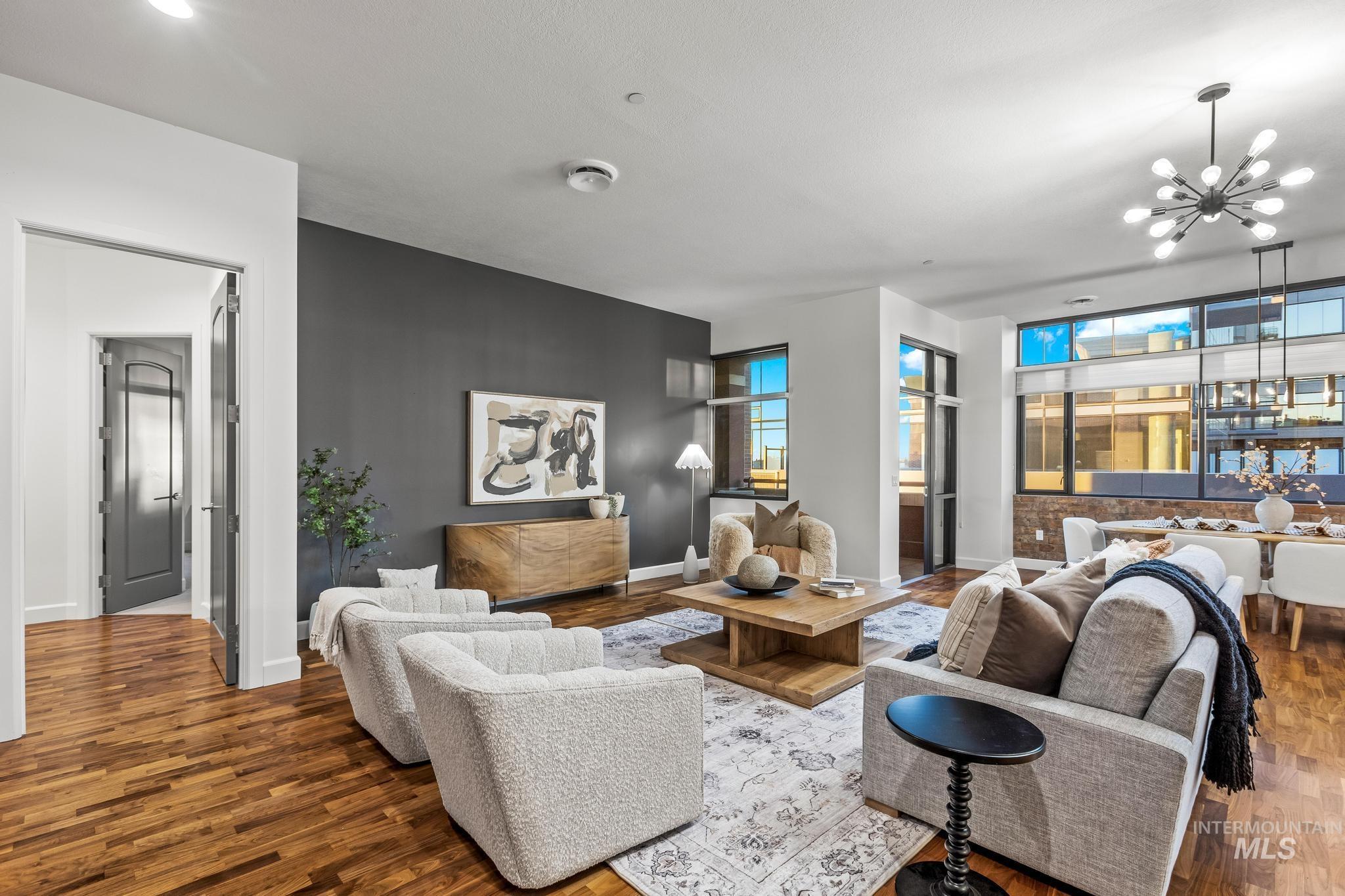 1112 W Main St