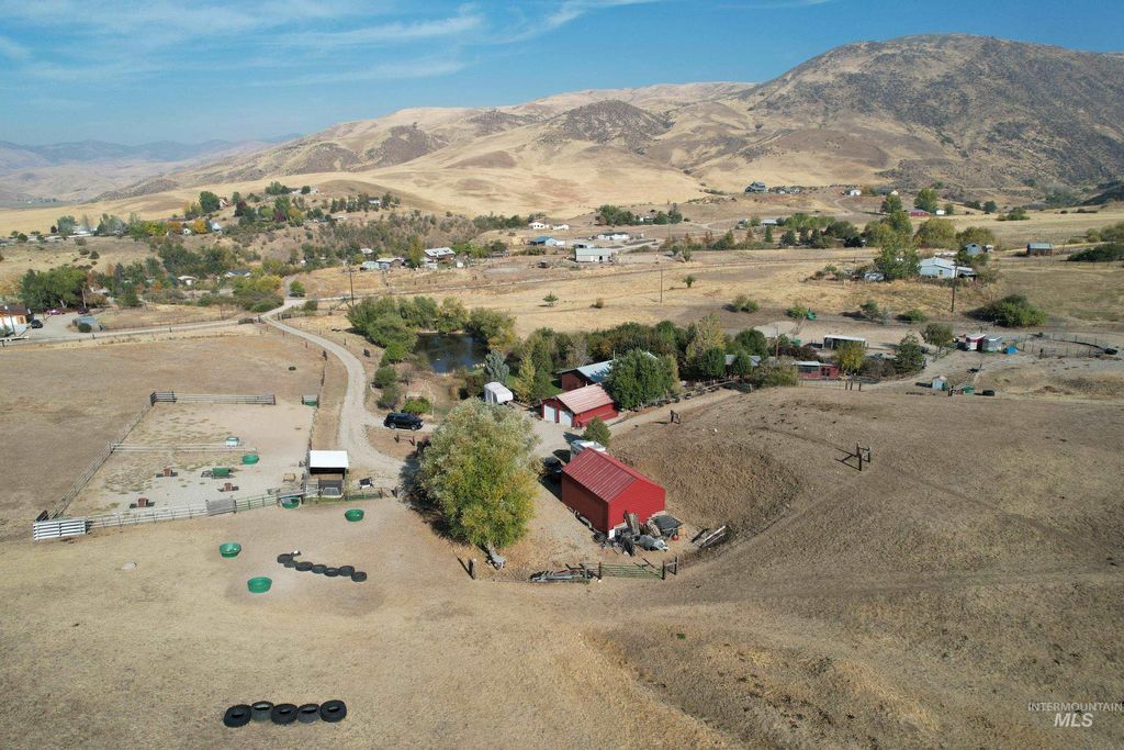 Photo of 19 Hisaw Road, Horseshoe Bend, ID 83629 (MLS # 98928757)