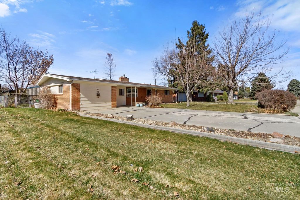 Photo of 507 S State St, Nampa, ID 83686 (MLS # 98977773)